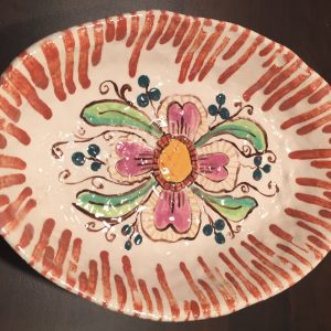 ovalt fat folk art stil.